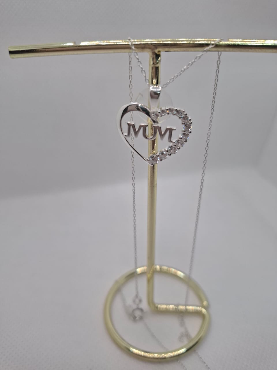 Mum pendant and chain