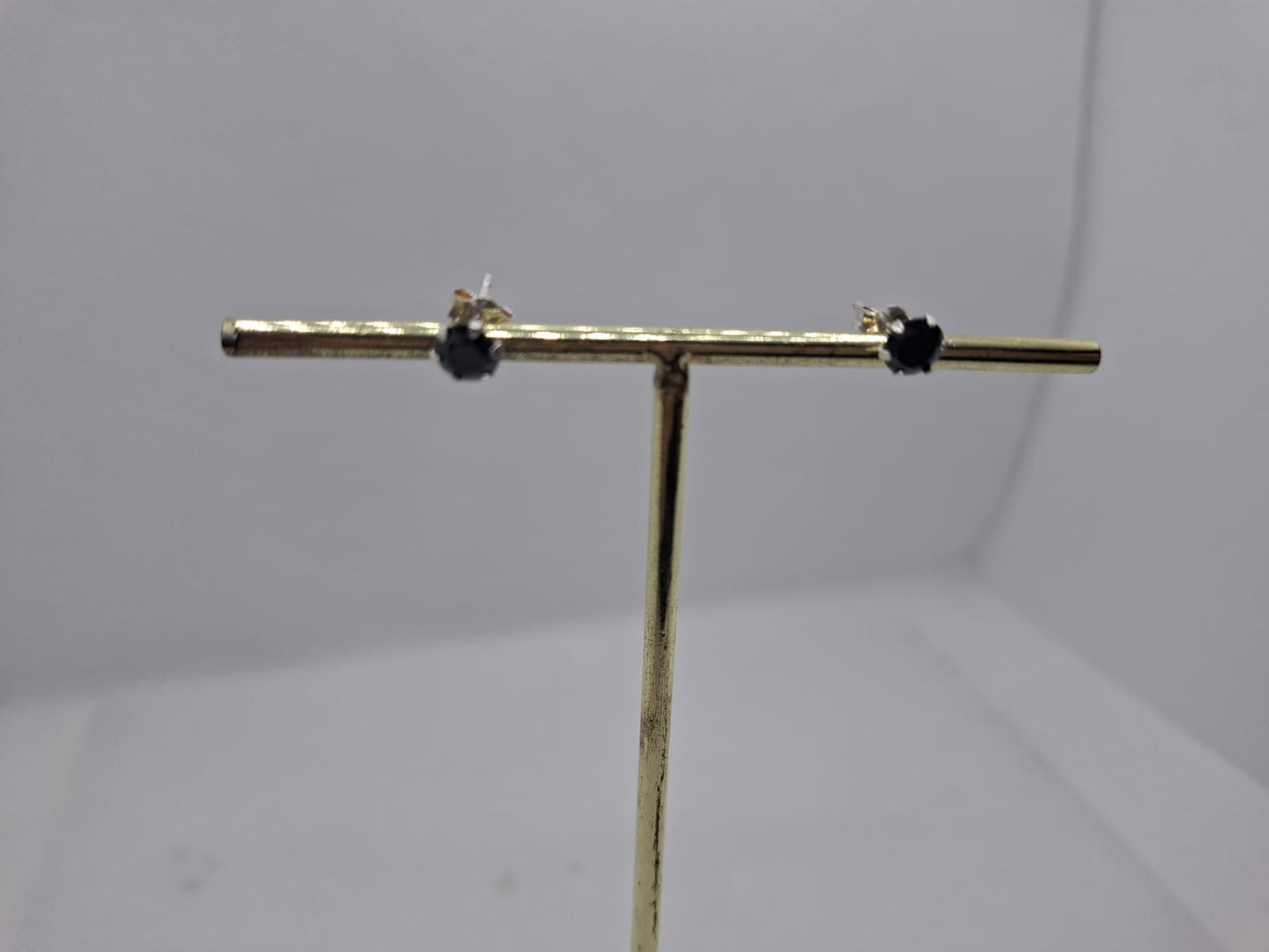 Earring: 4mm round onyx stud