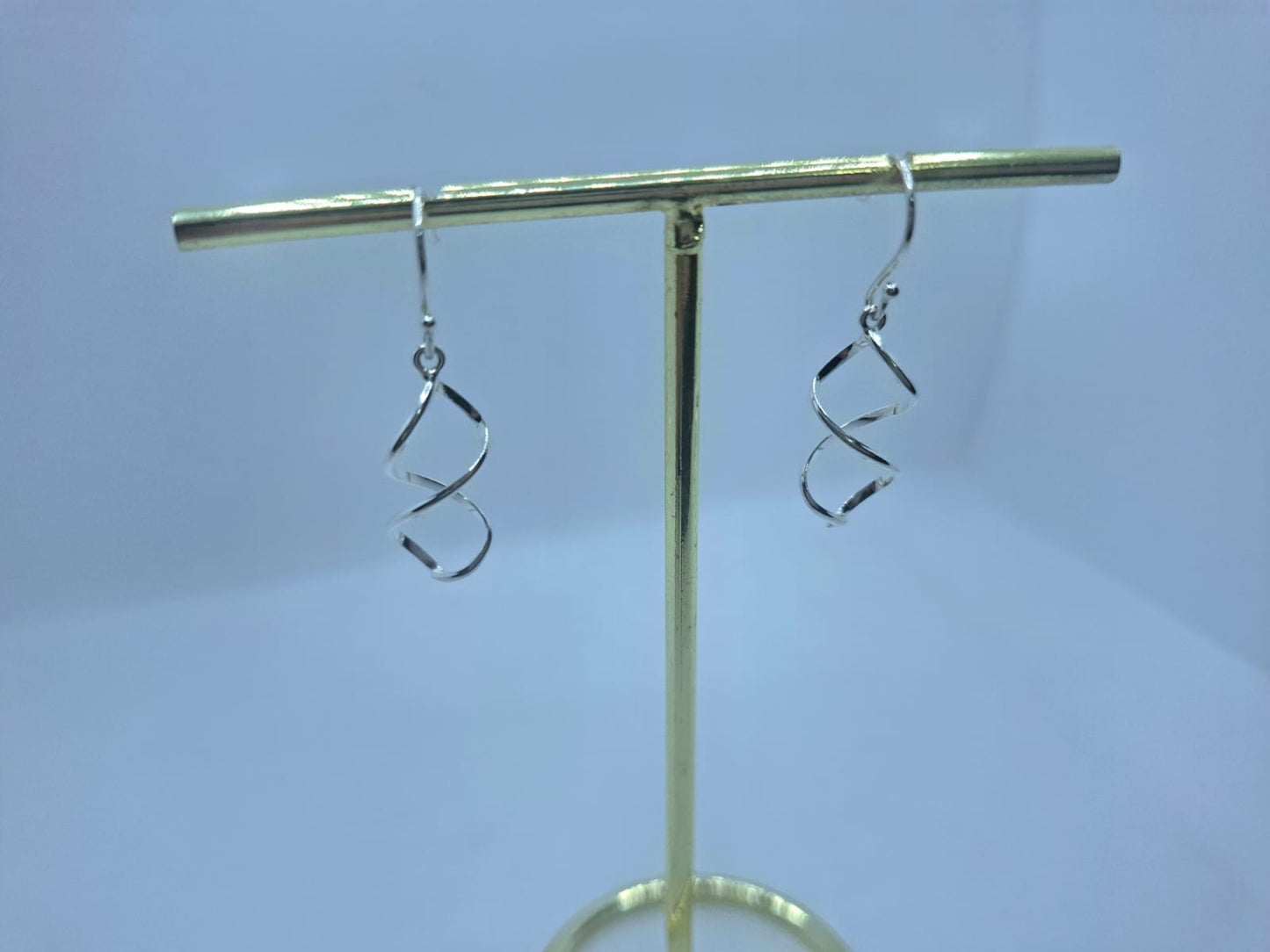 Earring: Twisted drop