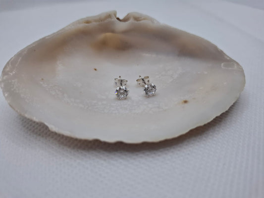 Earring: 4mm diamante stud
