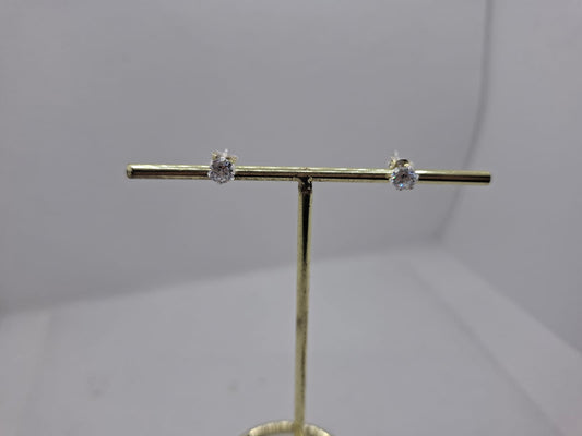 Earring: 4mm diamante stud