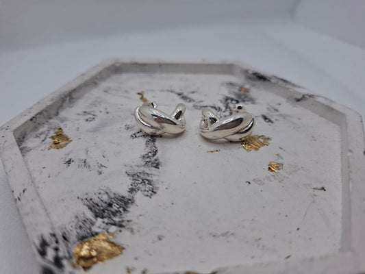 Earring: Knot stud