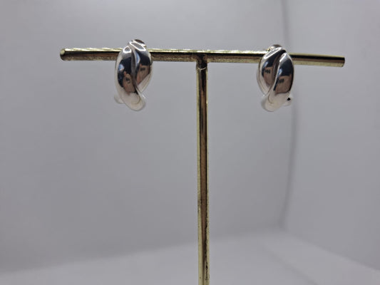 Earring: Knot stud