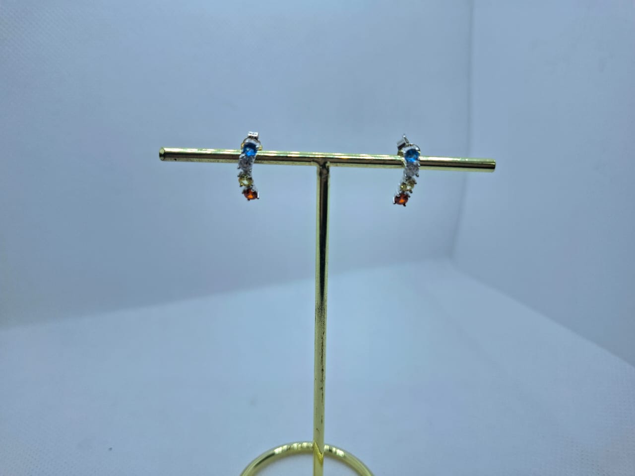 Earring: Multi colour stud