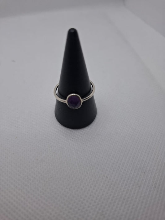Oval Amethyst ring