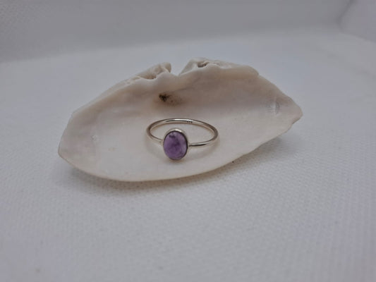 Oval Amethyst ring