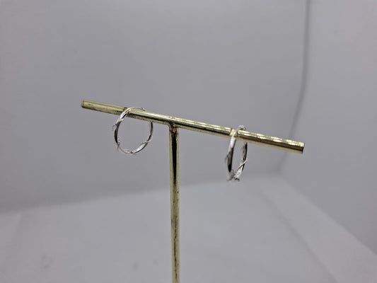 Earring: 16mm twisted sleepers